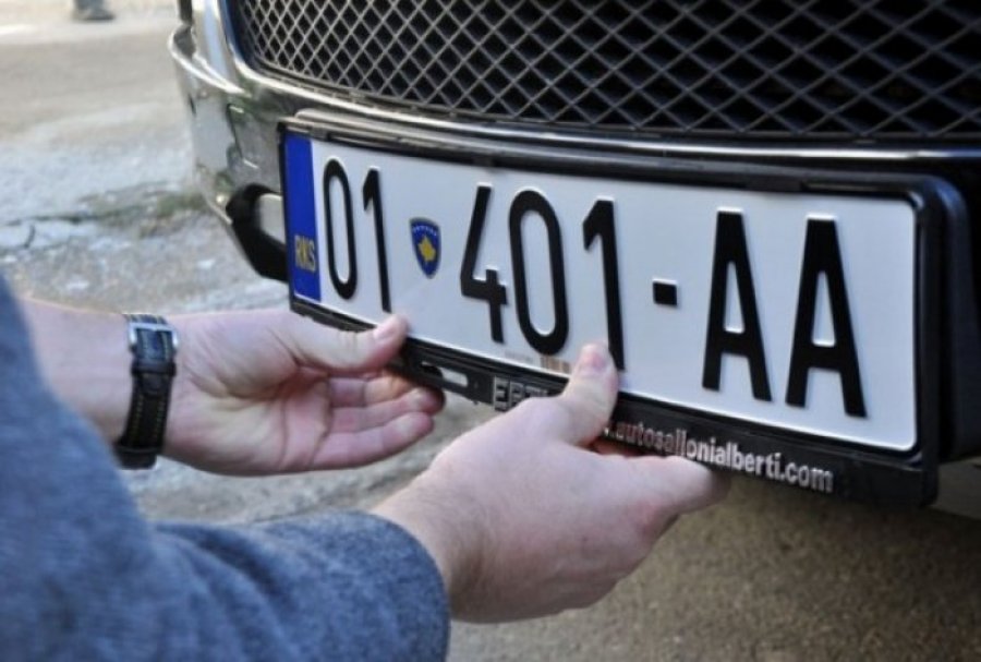Koszovón már csak koszovói rendszámtáblával közlekedhetnek a járművek