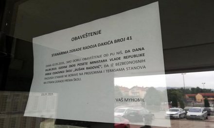 Niš polgárait arra figyelmeztették, hogy ne menjenek ki az erkélyre, amíg a belügyminiszter iskolalátogatáson van városukban