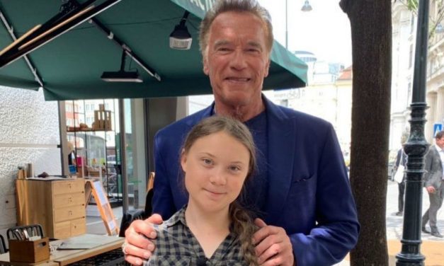 Arnold Schwarzenegger elektromos autót ajándékozott Greta Thunbergnek