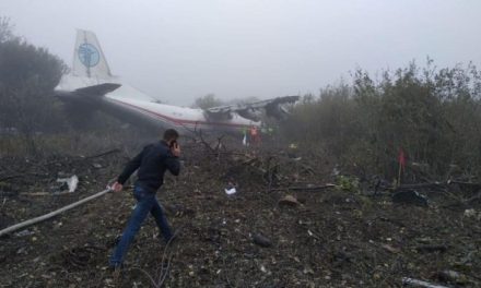 Lezuhant egy teherszállító repülő Ukrajnában, többen meghaltak (videóval)