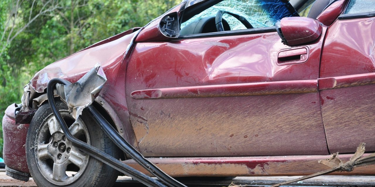 Autóval betonoszlopnak ütközött, meghalt egy tizenkilenc éves fiatalember