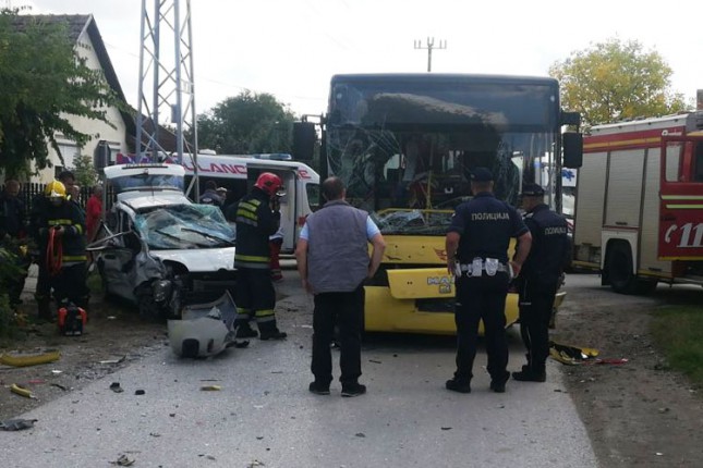 Újabb buszbaleset történt Szabadkán (Fotók)