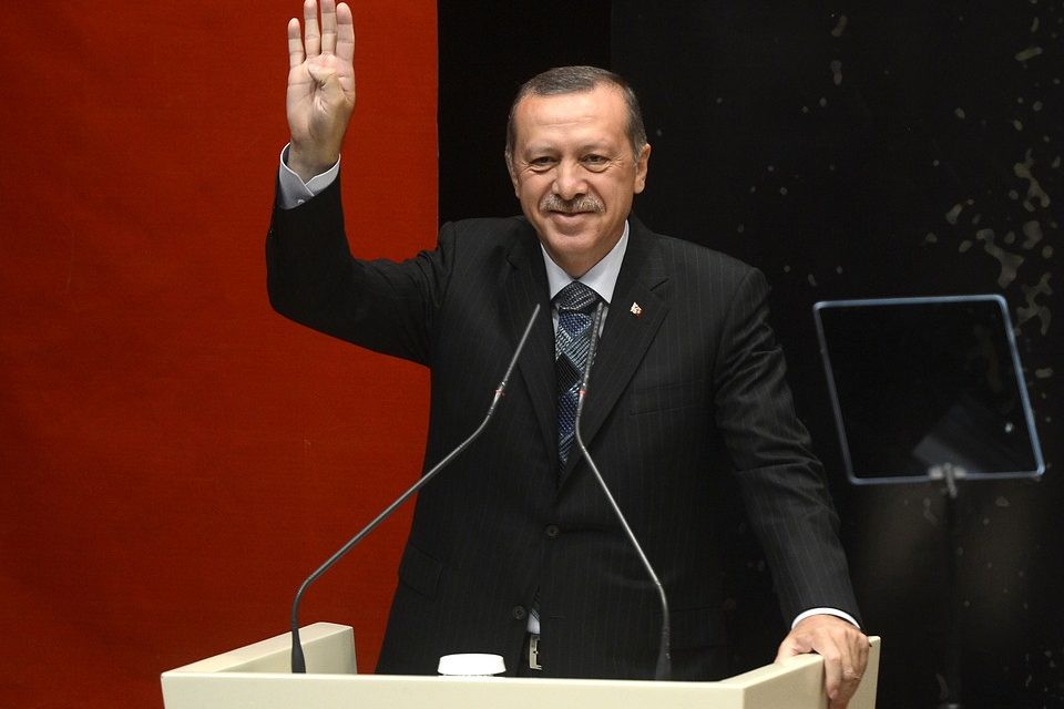 Megverheti az ellenzék Erdoğan pártját az önkormányzati választásokon