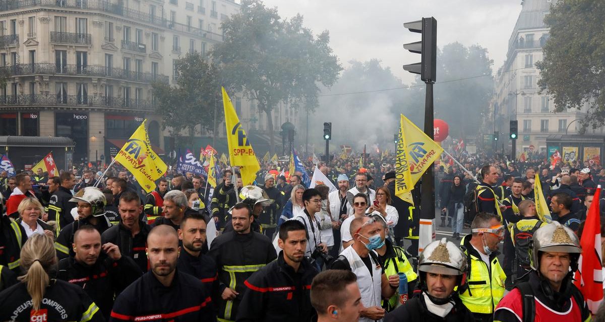 Tűzoltók csaptak össze rendőrökkel egy tüntetésen Párizsban