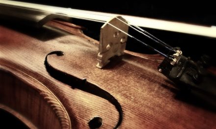 Egy londoni vonaton felejtettek egy háromszáztíz éves antik hegedűt