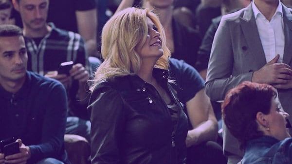 Bőrdzsekiben, terepszínű pólóban és szűk farmerben ment koncertre Horvátország elnök asszonya