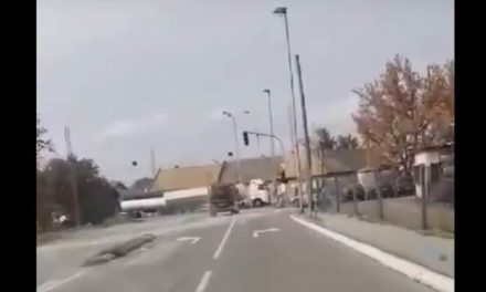 Pancsova: Átszakította a sorompót egy kamion (Videó)