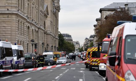 Idegesen viselkedett a támadás előtt a párizsi rendőr-főkapitányságon késelő ámokfutó