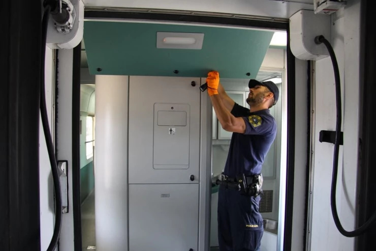 Tizenhárom kiló heroint találtak az Isztambul-Bécs vonatjárat szerb származású jegykezelőjénél (Fotók)