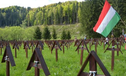 Kitüntették az úzvölgyi temetőfoglaló román nacionalistákat