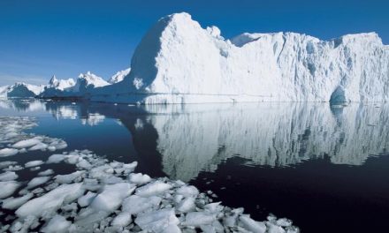 Mozgásba lendült az Antarktiszról leszakadt 315 milliárd tonnás jégtömb