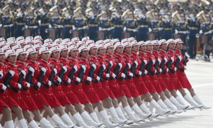 Pekingben katonai parádéval ünnepelték a hetvenéves Kínai Népköztársaságot