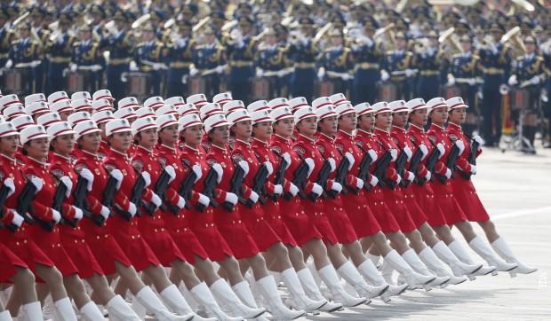 Pekingben katonai parádéval ünnepelték a hetvenéves Kínai Népköztársaságot