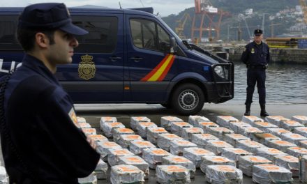 Három tonna kokainnal futott zátonyra egy csempész tengeralattjáró (videó)