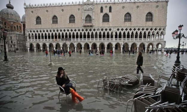 Újabb árhullám veszélyezteti Velencét