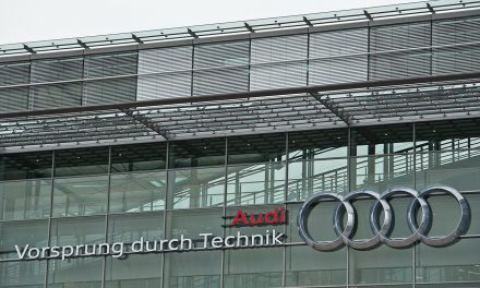 Közel tízezer dolgozót bocsát el az Audi Németországban