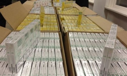 Több mint ötvenezer doboz cigarettát találtak a pénzügyőrök Röszkén