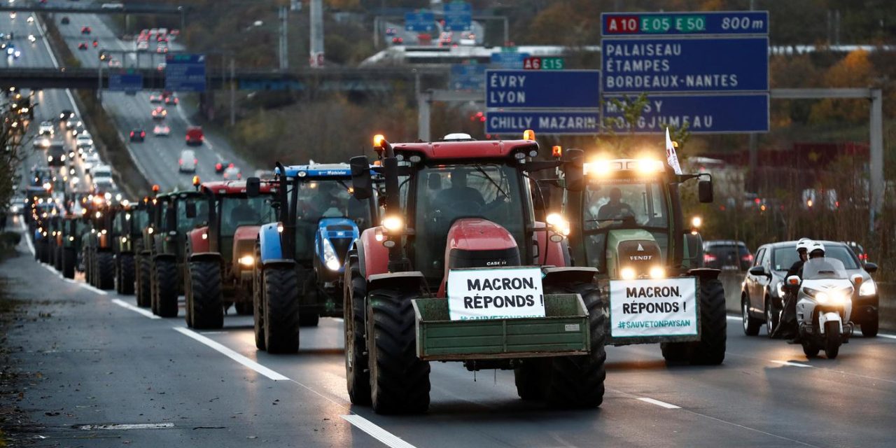 Traktorokkal torlaszolta el a párizsi körgyűrűt több száz francia gazda