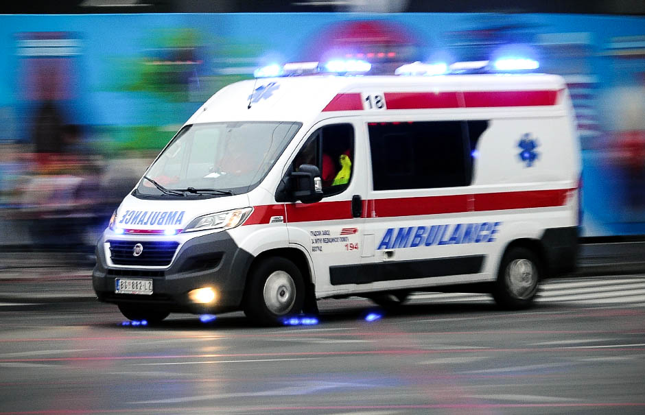 Belgrád: Meghalt egy fiatal lány, amikor két autó és egy busz karambolozott