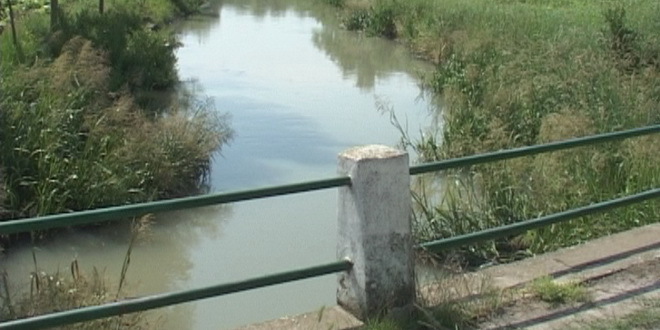Betonnal öntötték be a Krivaj patak egyik zsilipjét