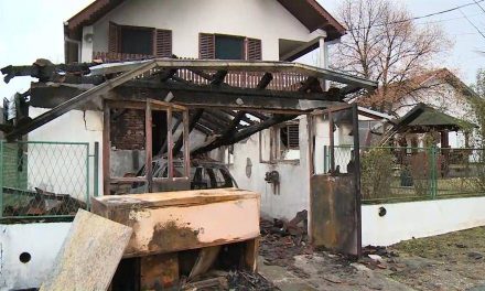 Értesítették Brnabićot, hogy a grockai község nem támogatja az újságíró felgyújtott házának felújítását