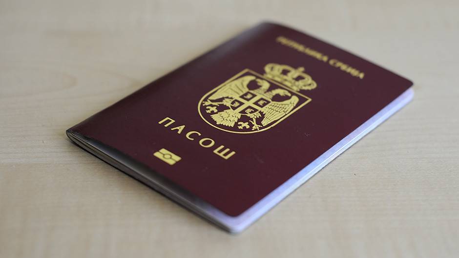 Szerbia állampolgárai utazhatnak az EU-ba, de az útlevél nem elég