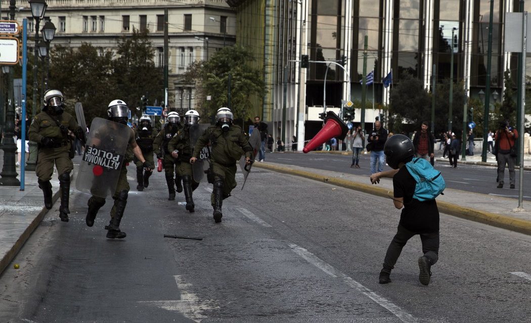 Könnygázzal támadt egyetemistákra a rendőrség Athénban