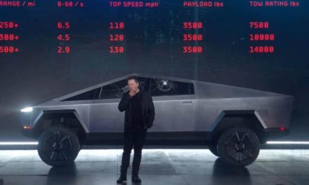 A Tesla bemutatta új kocsijának törhetetlen üvegét, ami a bemutató közben tört be (videó)