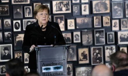 Merkel Auschwitzban mély szégyenérzetről beszélt a németek által elkövetett bűntettek miatt