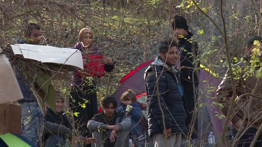 Többezer migráns tanyázik Horgos határában