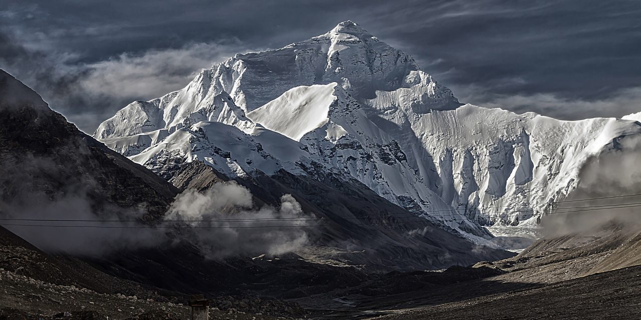 Lezuhant egy turistahelikopter a Mount Everest közelében