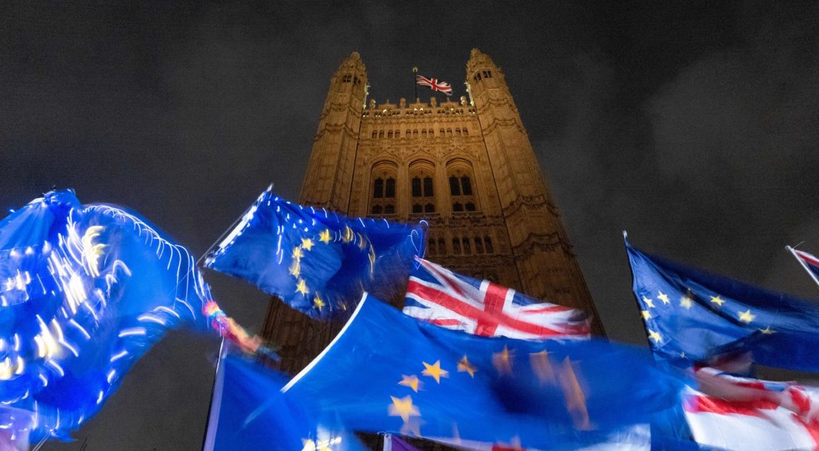 Megszavazták a brexit törvényt