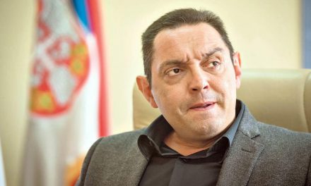 A katonai szakszervezet beperelte Aleksandar Vulint