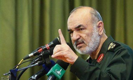 A Forradalmi Gárda vezetője bosszút esküdött Szulejmáni temetésén