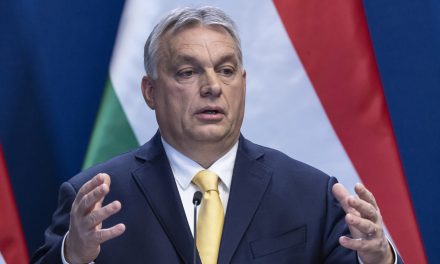 Orbán Viktor: Egy centiméterre voltunk, hogy kilépjünk az Európai Néppártból