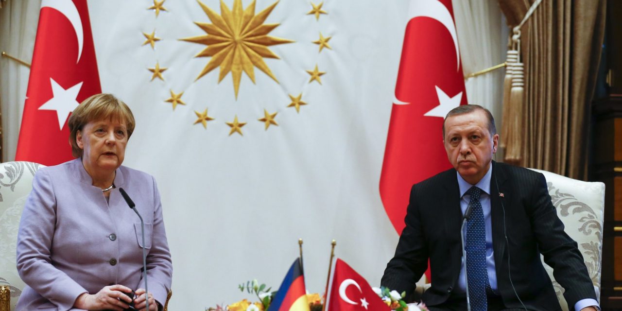 Líbiáról és Szíriáról is egyeztetett telefonon Erdogan és Merkel