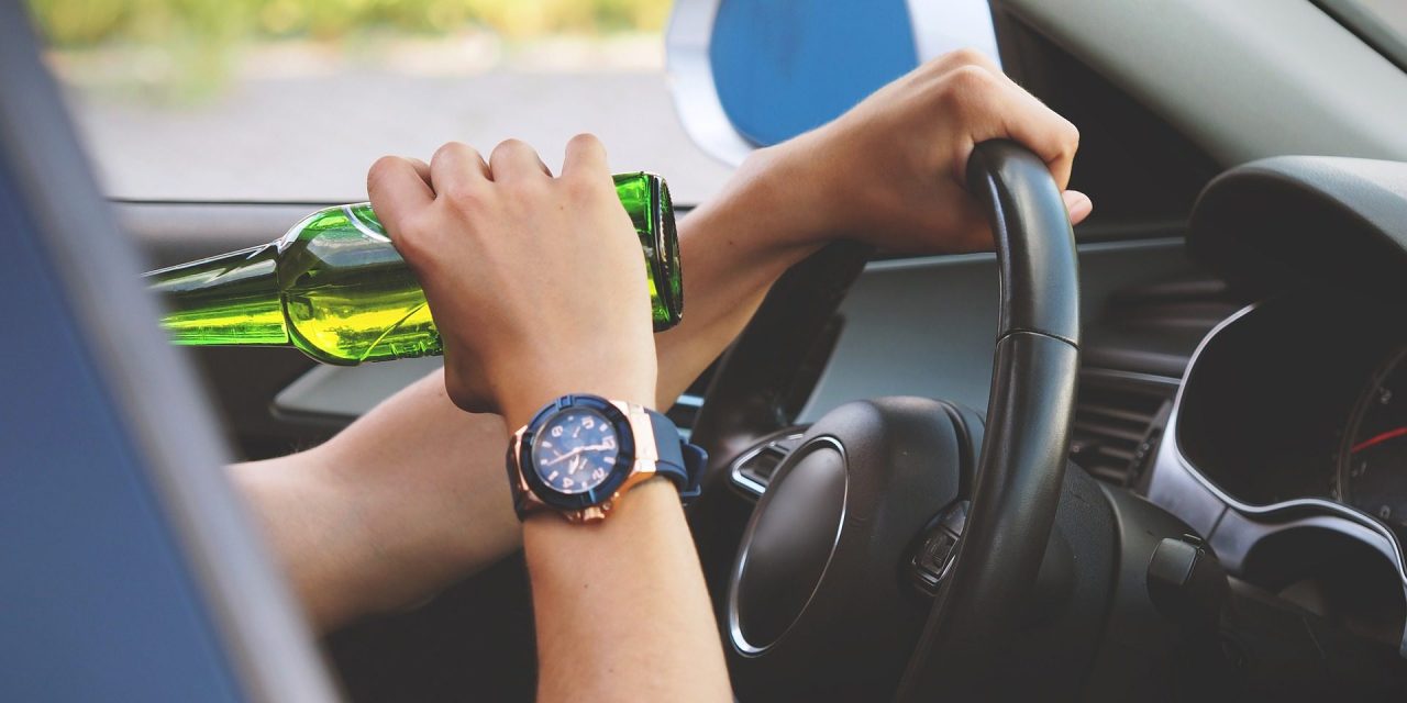 Gyakorlatilag az alkoholmérgezés állapotában ült volán mögé egy Peugeot sofőrje Versecen