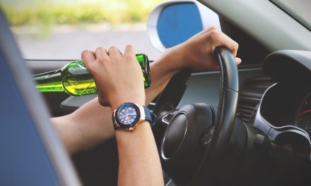 Gyakorlatilag az alkoholmérgezés állapotában ült volán mögé egy Peugeot sofőrje Versecen
