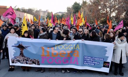 Tízezrek tüntettek a maffia ellen Dél-Olaszországban