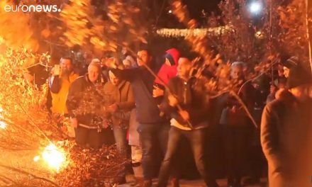 Rendőrkordon mögött ünnepelték az ortodox karácsonyt Montenegróban (Videó)