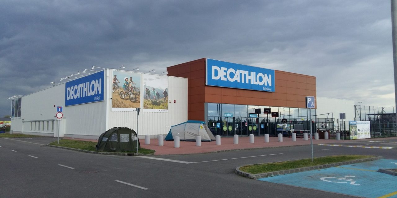 Technikai okok miatt nem nyitottak ki a Decathlon Magyarország áruházai