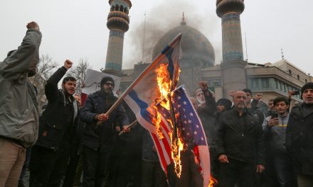 Több ezren tüntettek Amerika ellen Szulejmani gyászmenetén