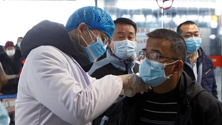 Koronavírus: Már 132 halott és közel hatezer fertőzött Kínában