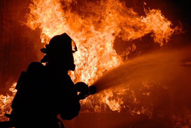 Háromszáz tűzoltót alkalmazna az állam, ennyi a fizetésük jelenleg
