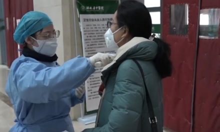 Koronavírus: Három-négy hónapon belül embereken is tesztelik a védőoltást