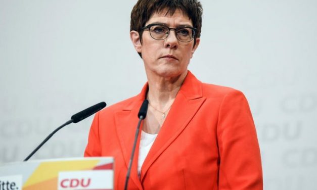 Bejelentette lemondását Annegret Kramp-Karrenbauer, a német kereszténydemokraták vezetője