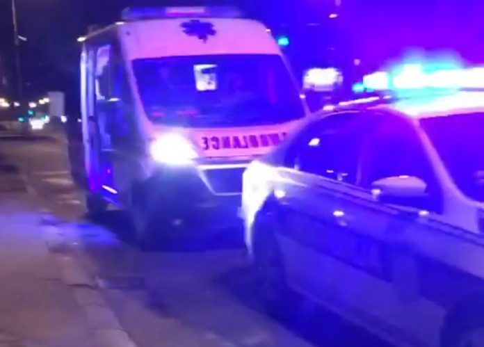 Horror Újvidéken: Lángoló férfira bukkantak a járókelők egy buszmegállóban (Videó)