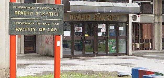 Az Újvidéki Egyetem Jogi Kara nemzeti alapon diszkriminálta a magyar anyanyelvű diákokat