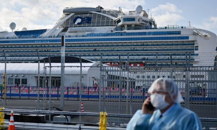 Az egészséges utasok elhagyhatták a koronavírus miatt karanténba zárt Diamond Princess óceánjárót