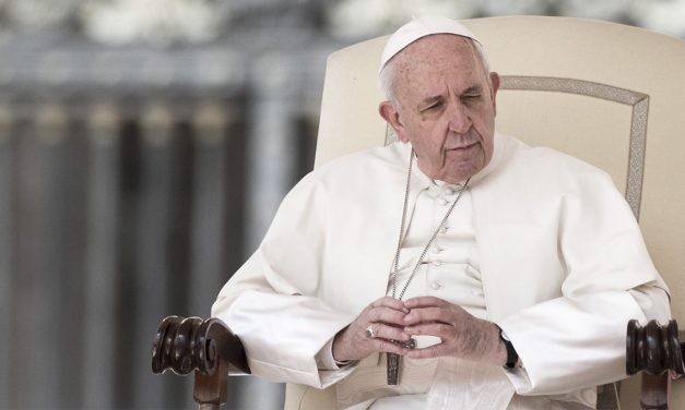 Ferenc pápa a jövő héten még a kórházban marad